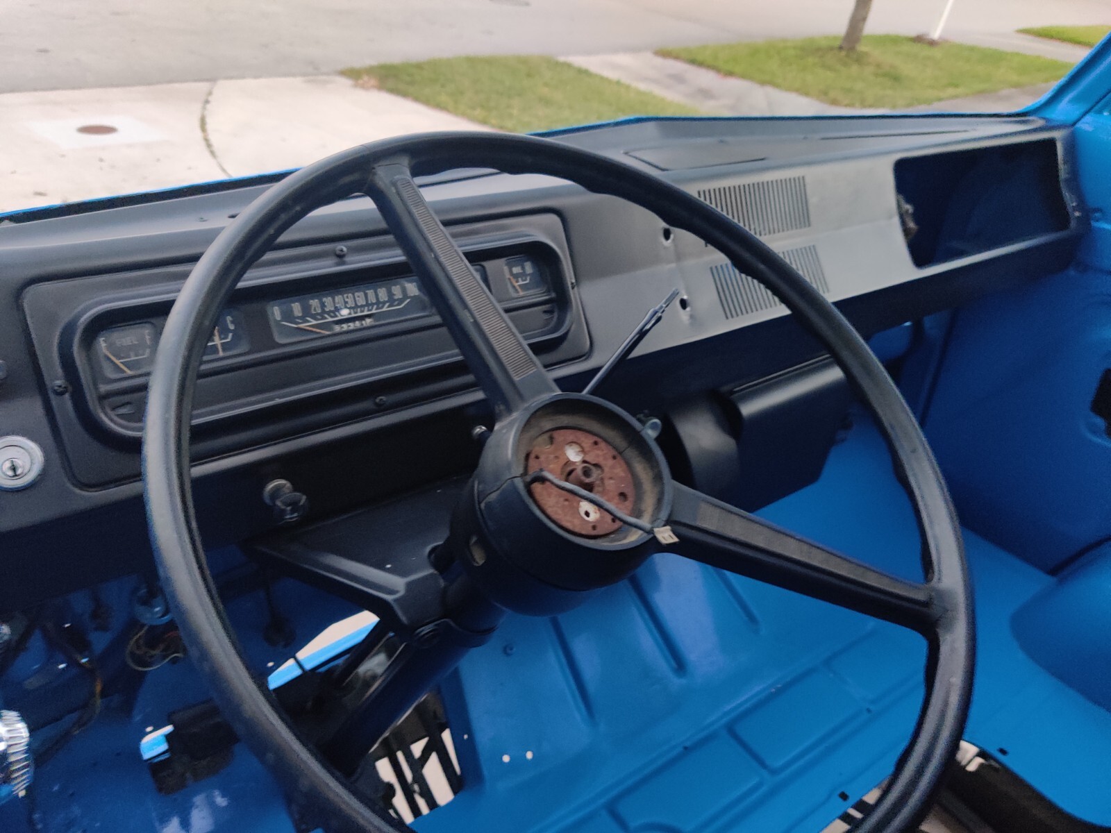 Dodge-A100-1968-Standard-Passenger-Van-20