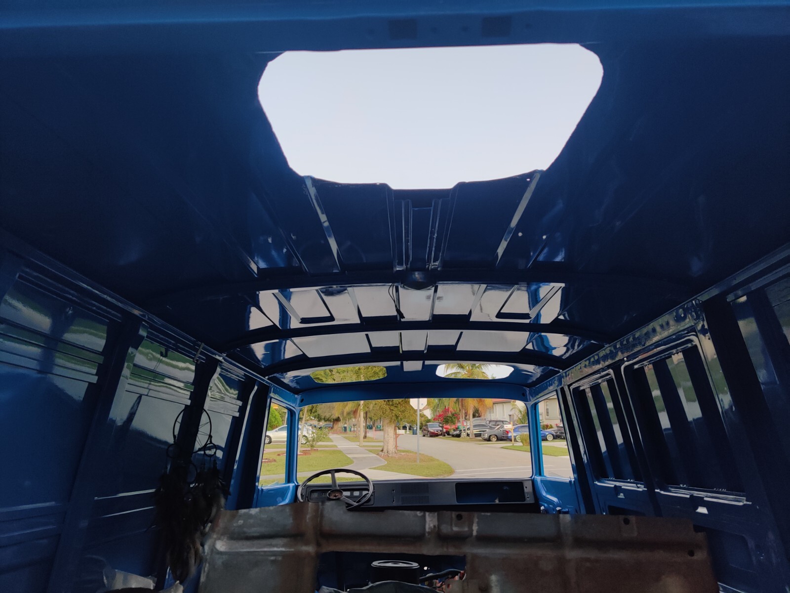 Dodge-A100-1968-Standard-Passenger-Van-22