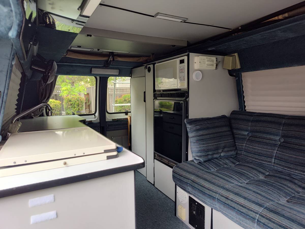 Dodge-B3500-sportsmobile-conversion-1995-white-14
