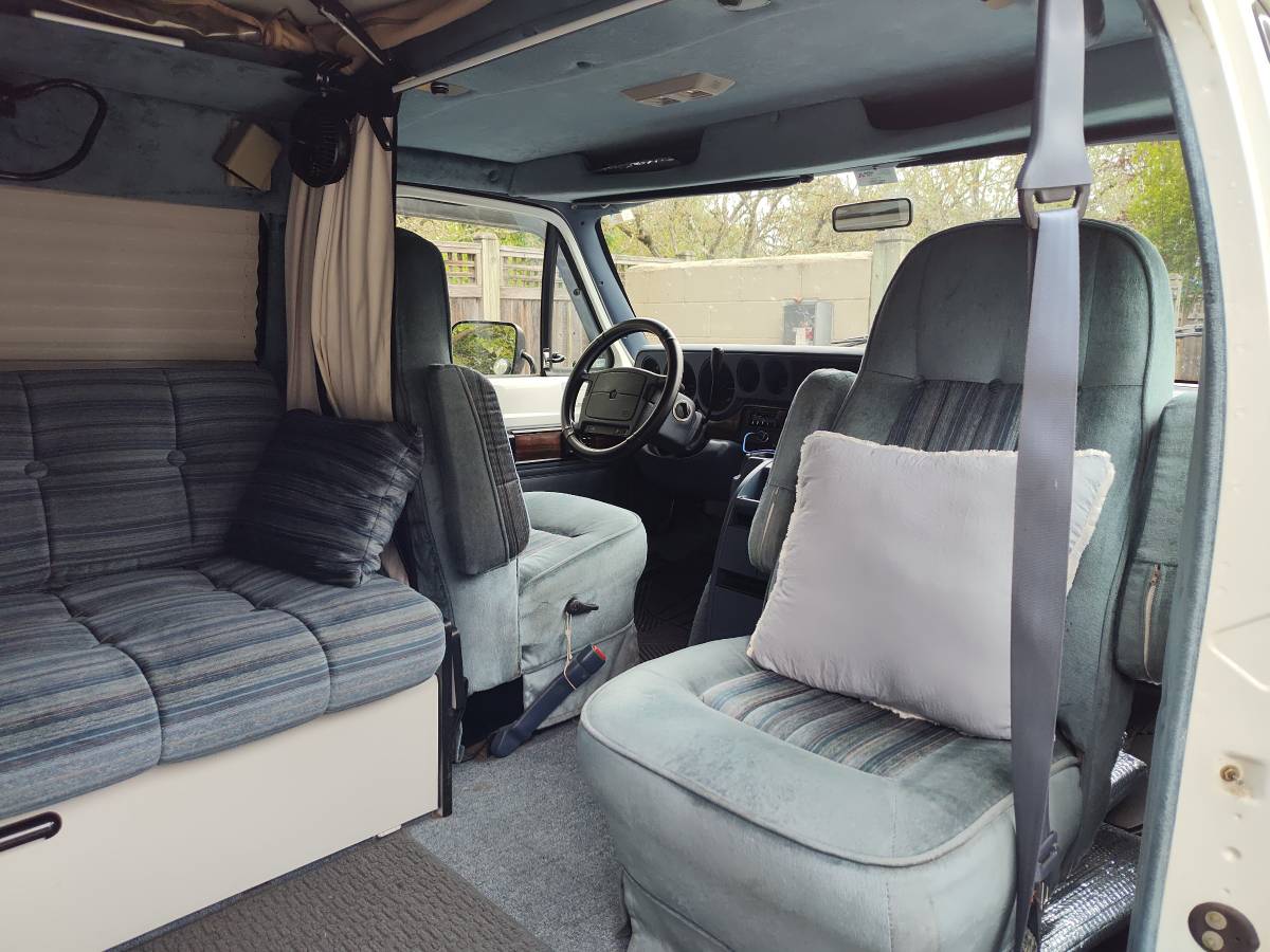 Dodge-B3500-sportsmobile-conversion-1995-white-16