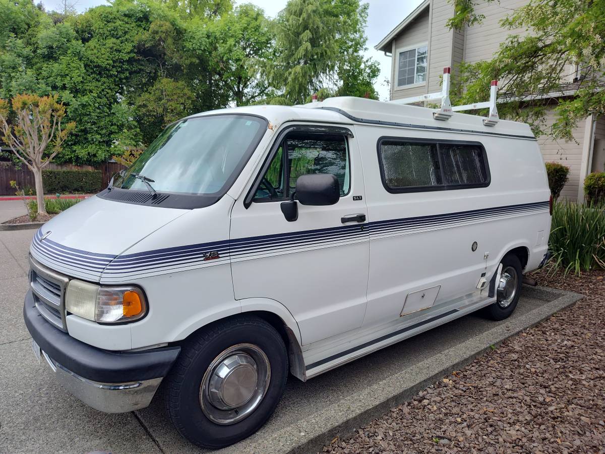 Dodge-B3500-sportsmobile-conversion-1995-white-18