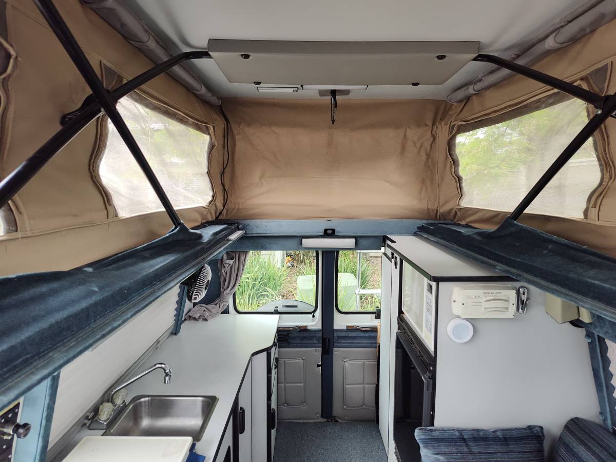 Dodge-B3500-sportsmobile-conversion-1995-white-5