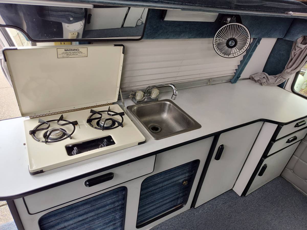 Dodge-B3500-sportsmobile-conversion-1995-white-6