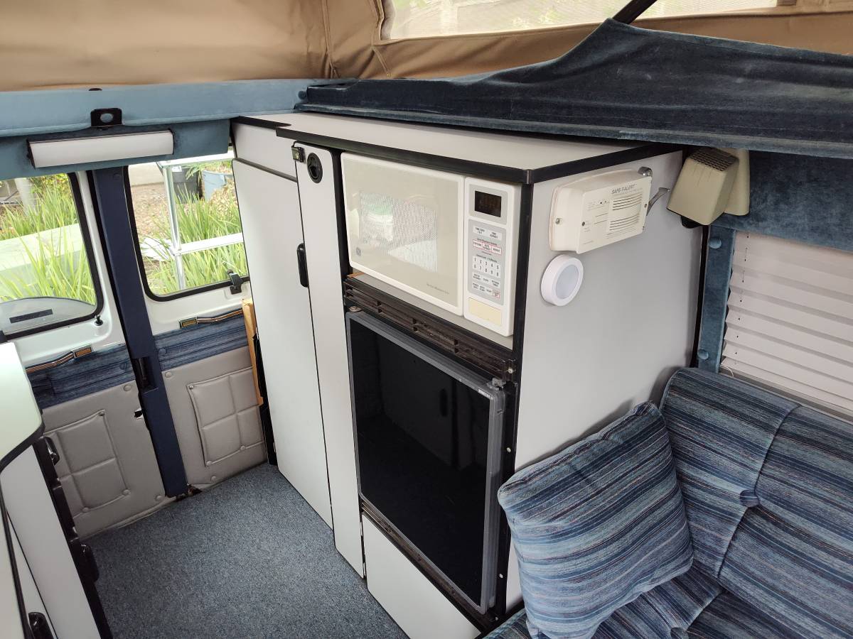 Dodge-B3500-sportsmobile-conversion-1995-white-7