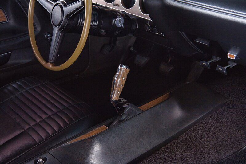 Dodge-Challenger-1970-21