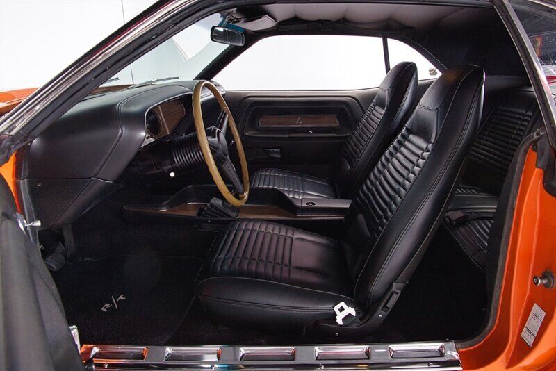 Dodge-Challenger-1970-31