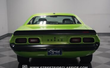 Dodge-Challenger-1972-Hardtop-13