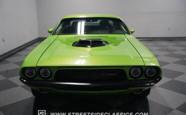 Dodge-Challenger-1972-Hardtop-21