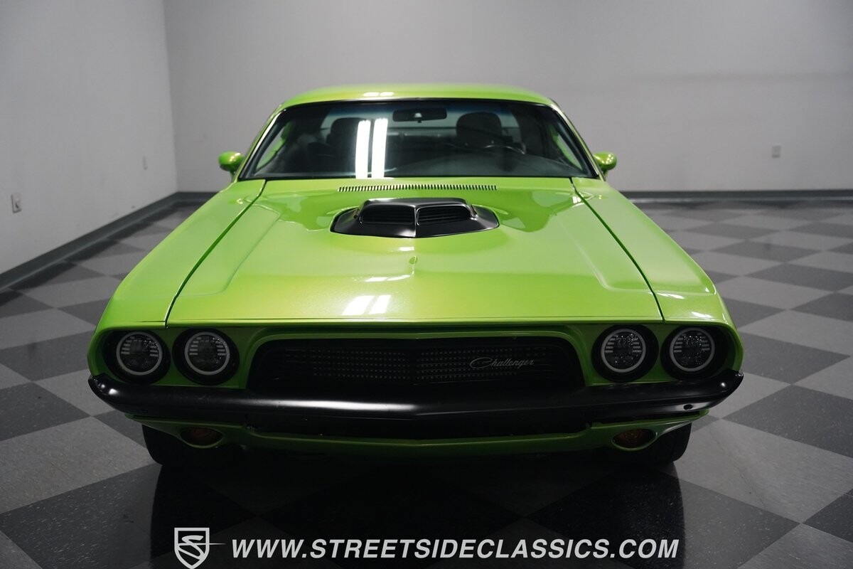 Dodge-Challenger-1972-Hardtop-21