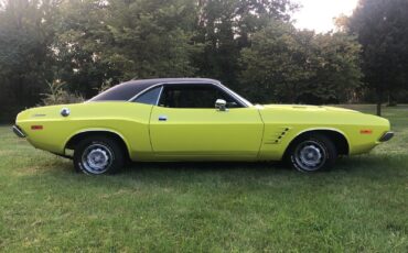 Dodge-Challenger-1974-Coupe-2