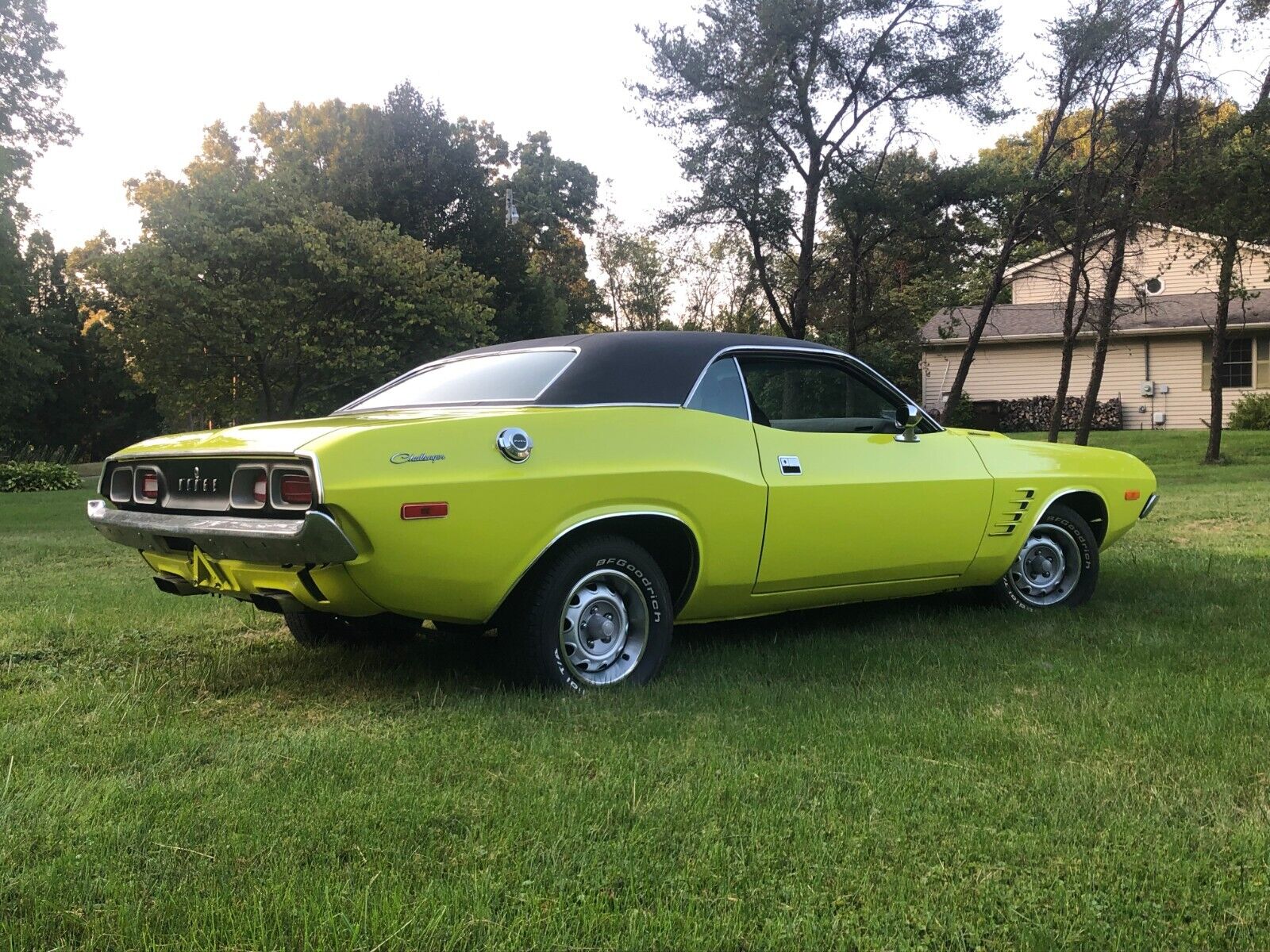 Dodge-Challenger-1974-Coupe-3