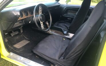 Dodge-Challenger-1974-Coupe-33