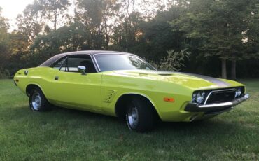 Dodge-Challenger-1974-Coupe