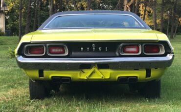 Dodge-Challenger-1974-Coupe-4