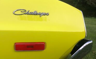 Dodge-Challenger-1974-Coupe-8