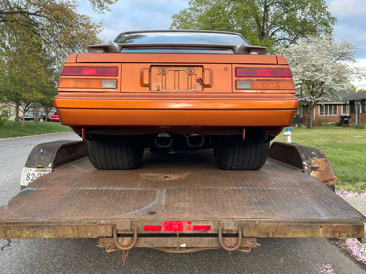 Dodge-Challenger-1981-orange-1