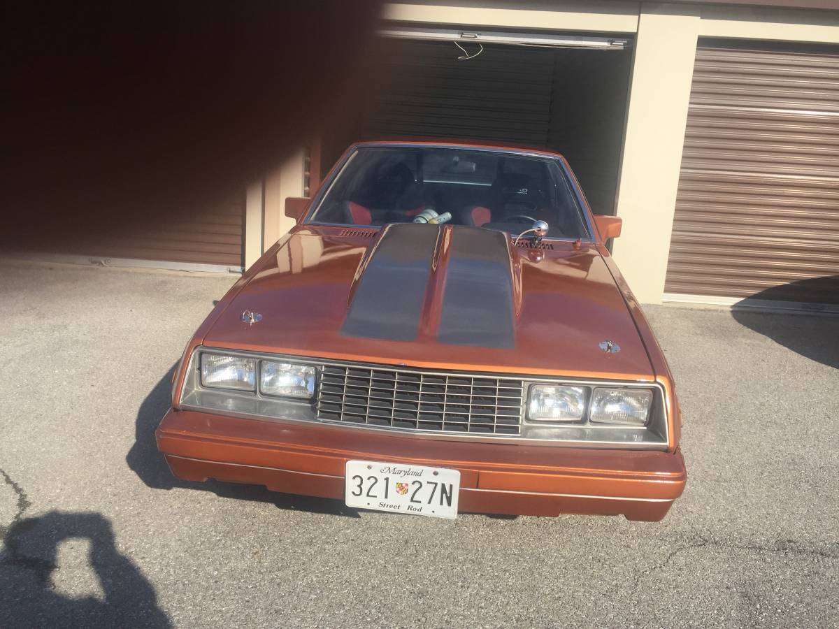 Dodge-Challenger-1981-orange-4