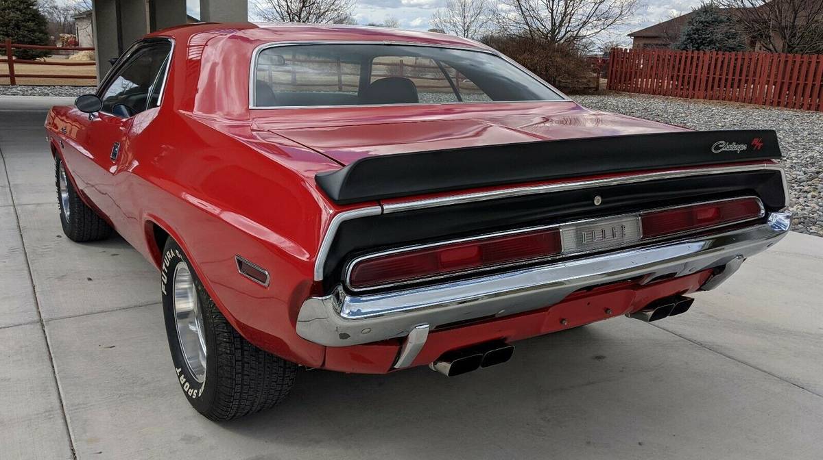 Dodge-Challenger-rt-1970-red-2