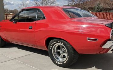 Dodge-Challenger-rt-1970-red-3