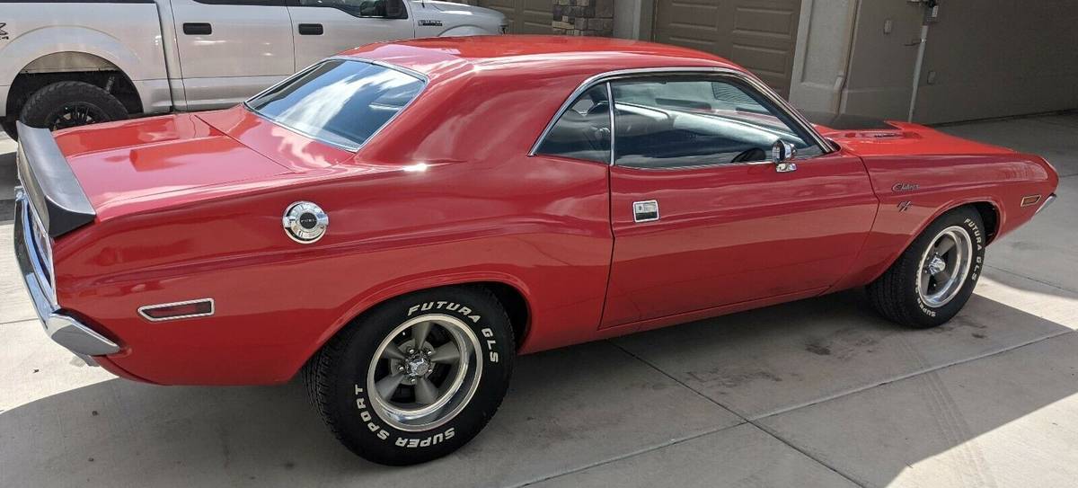 Dodge-Challenger-rt-1970-red-4
