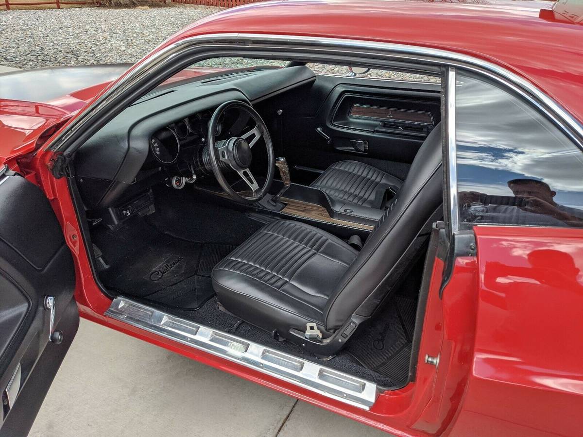 Dodge-Challenger-rt-1970-red-5