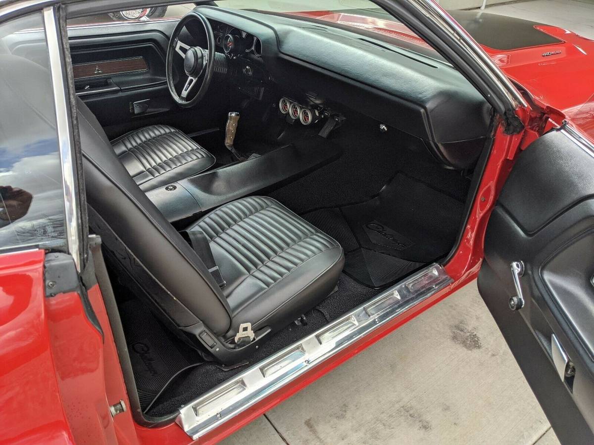 Dodge-Challenger-rt-1970-red-6