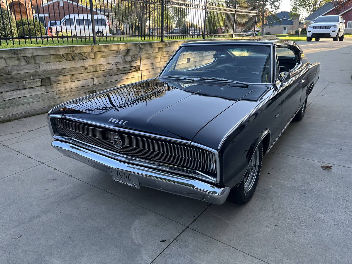 Dodge-Charger-1966-black-2