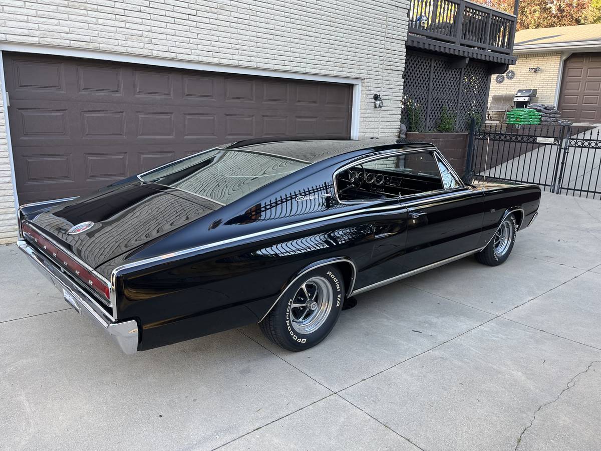 Dodge-Charger-1966-black