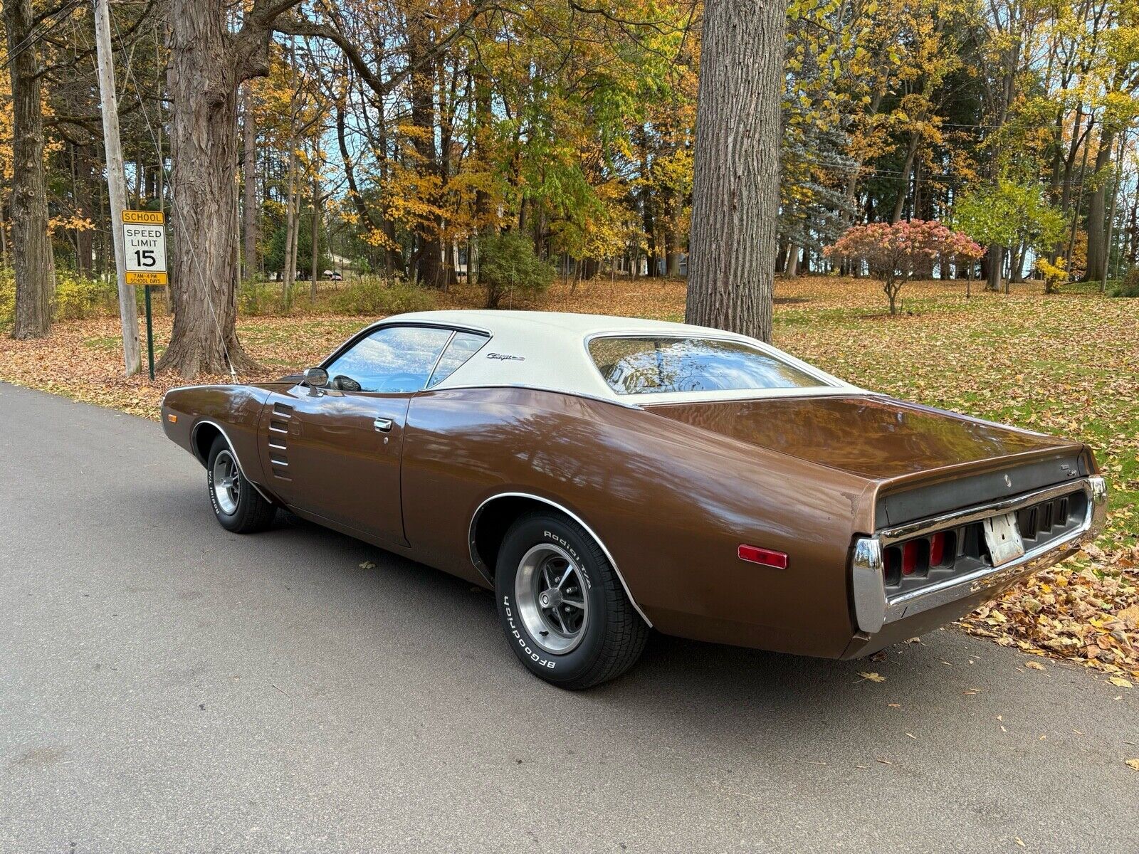 Dodge-Charger-1972-2
