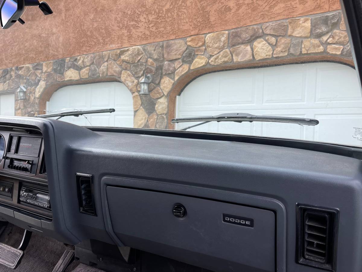 Dodge-Cummins-diesel-1993-white-12