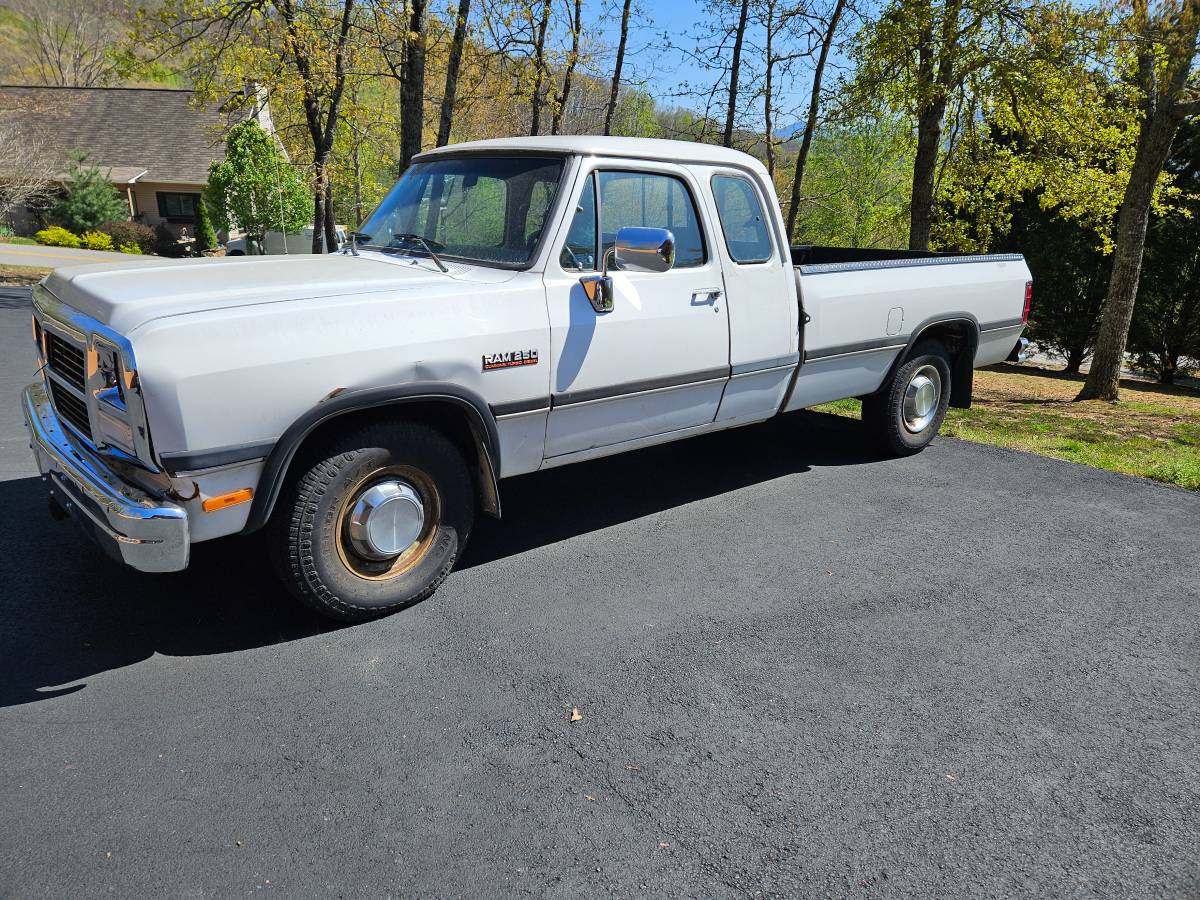 Dodge-D-250-diesel-1993-white-4