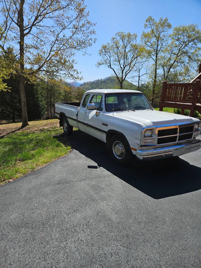 Dodge-D-250-diesel-1993-white