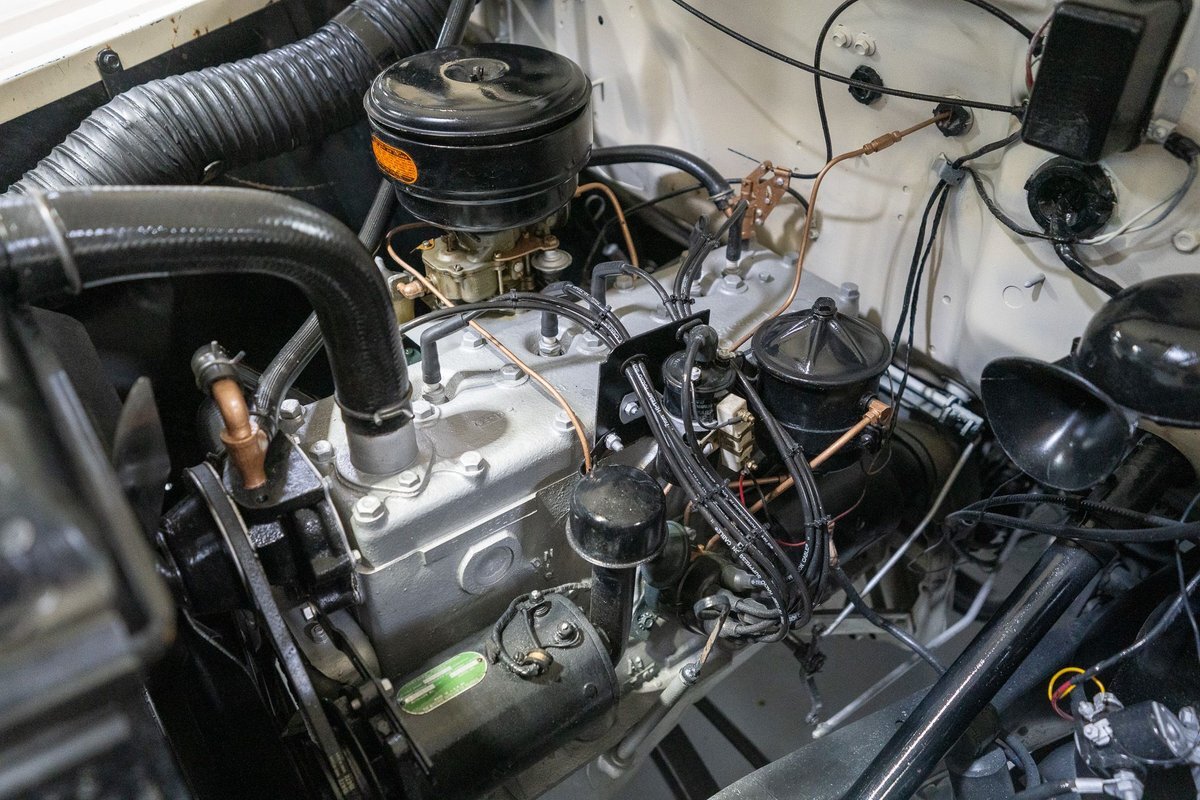 Dodge-D100-Sweptside-Pickup-1957-Pickup-Truck-2