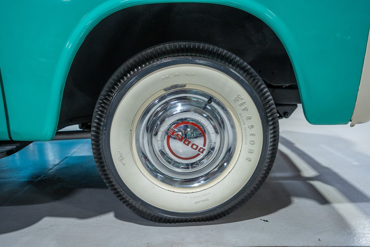 Dodge-D100-Sweptside-Pickup-1957-Pickup-Truck-27