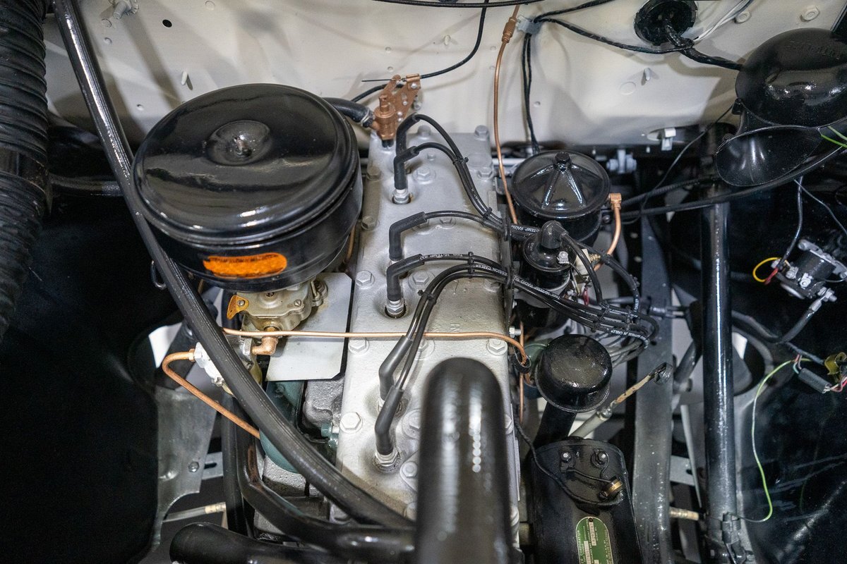 Dodge-D100-Sweptside-Pickup-1957-Pickup-Truck-32