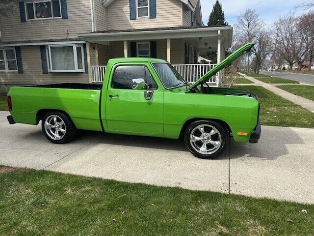 Dodge D150 1985
