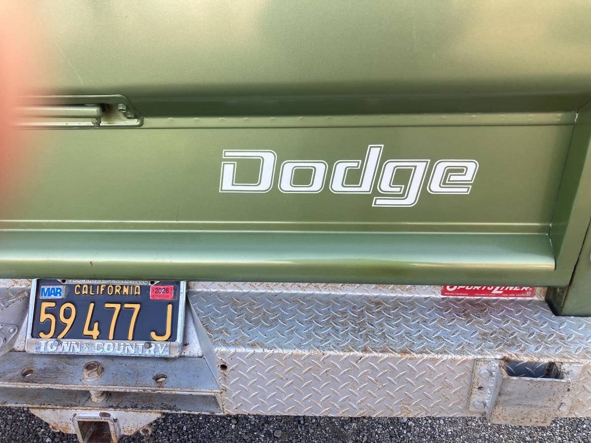 Dodge-D200-1971-green-16