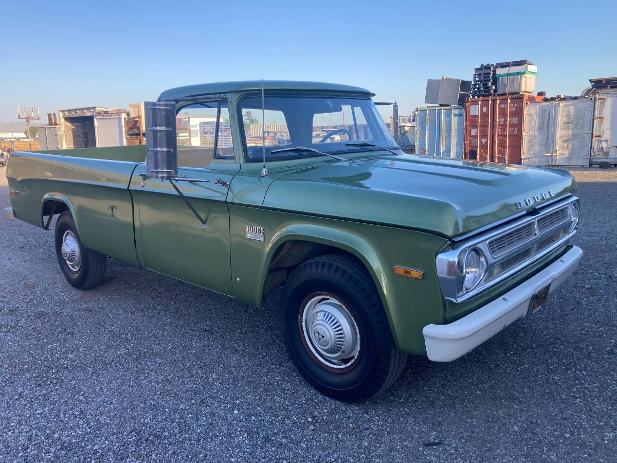Dodge-D200-1971-green-18
