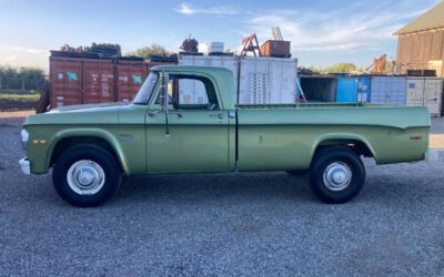 Dodge D200  1971 green
