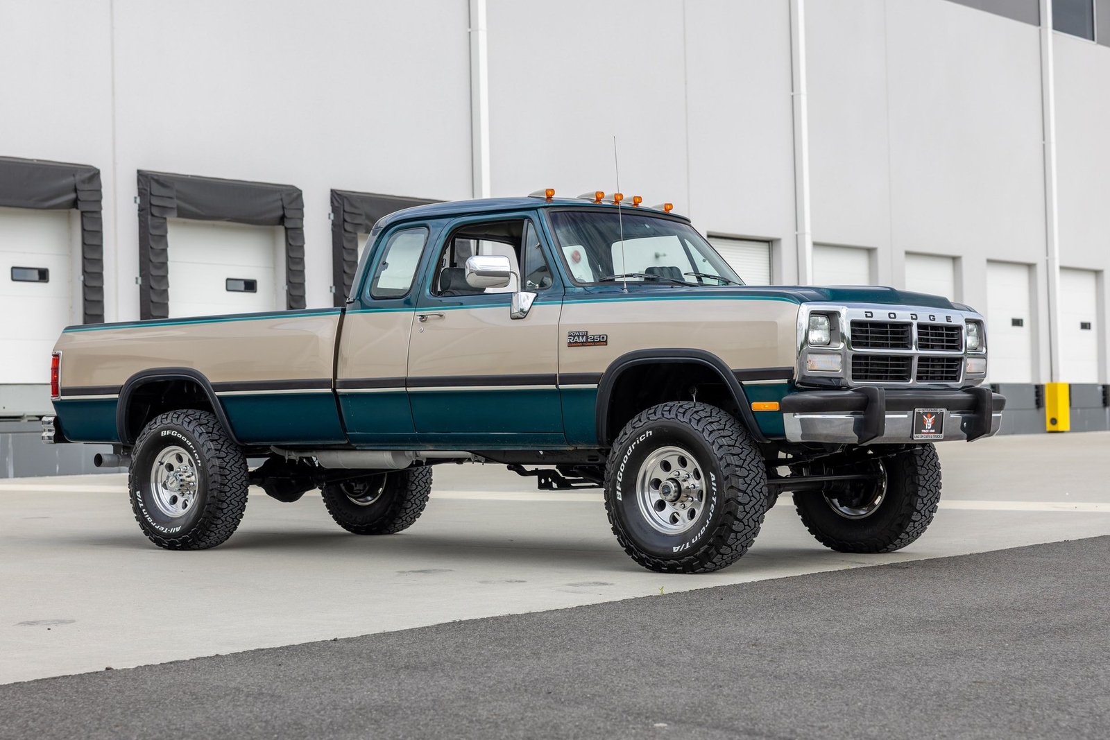 Dodge-D250-W250-1993-Pickup-Truck-4