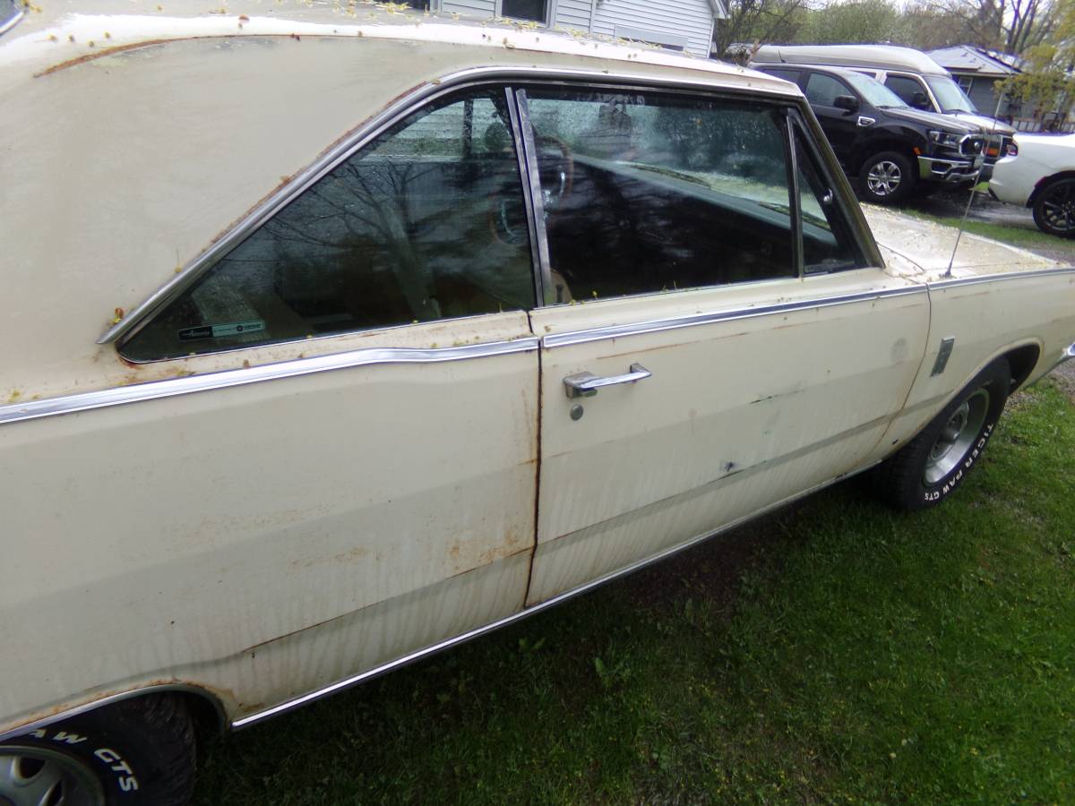 Dodge-Dart-gt-1967-yellow-10