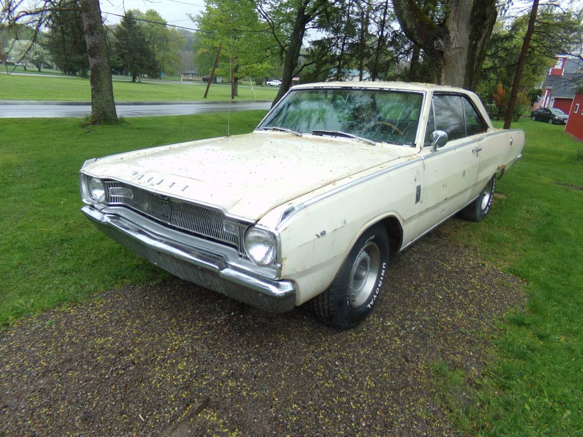 Dodge-Dart-gt-1967-yellow