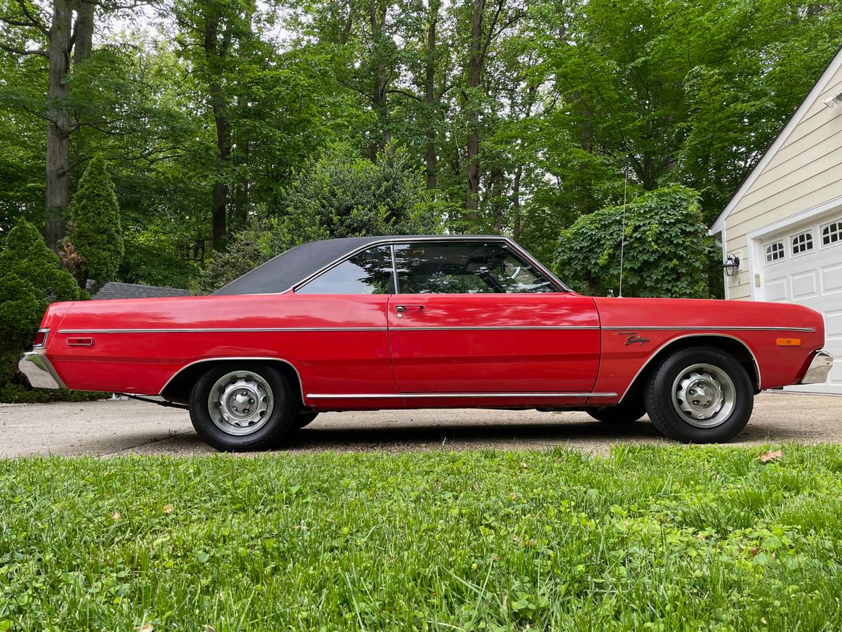 Dodge-Dart-swinger-1974-red-14