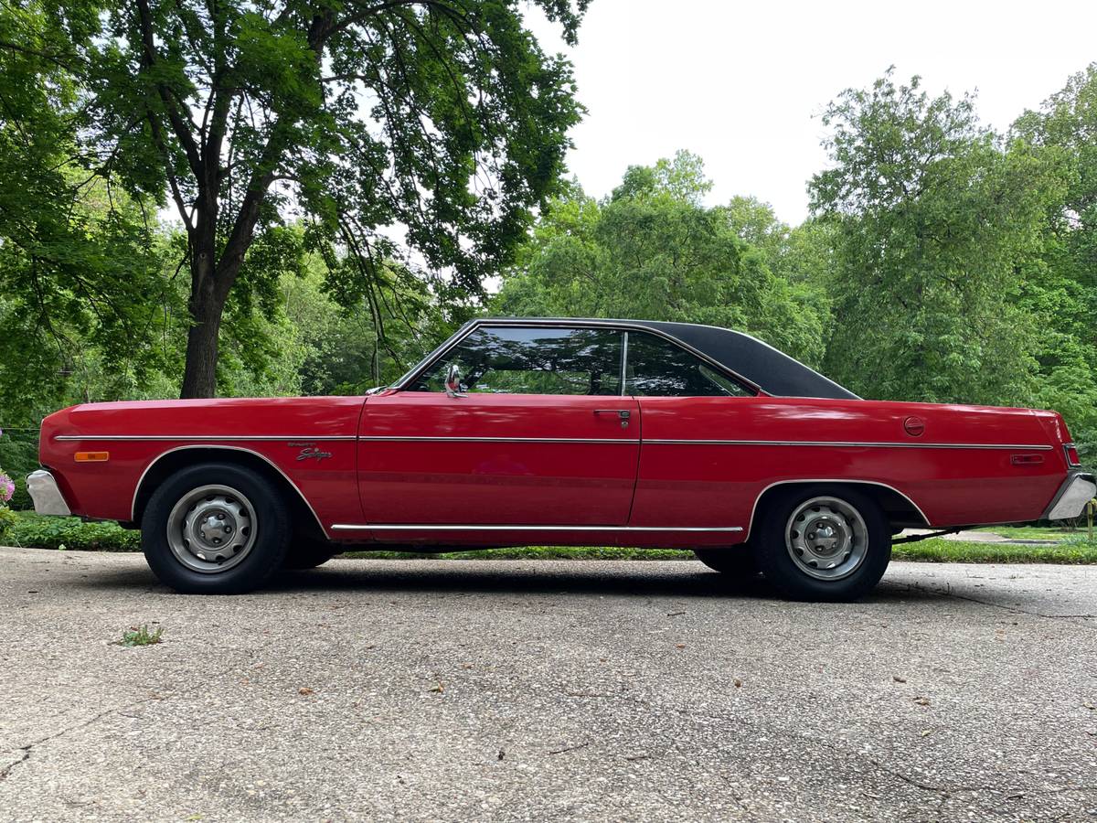 Dodge-Dart-swinger-1974-red