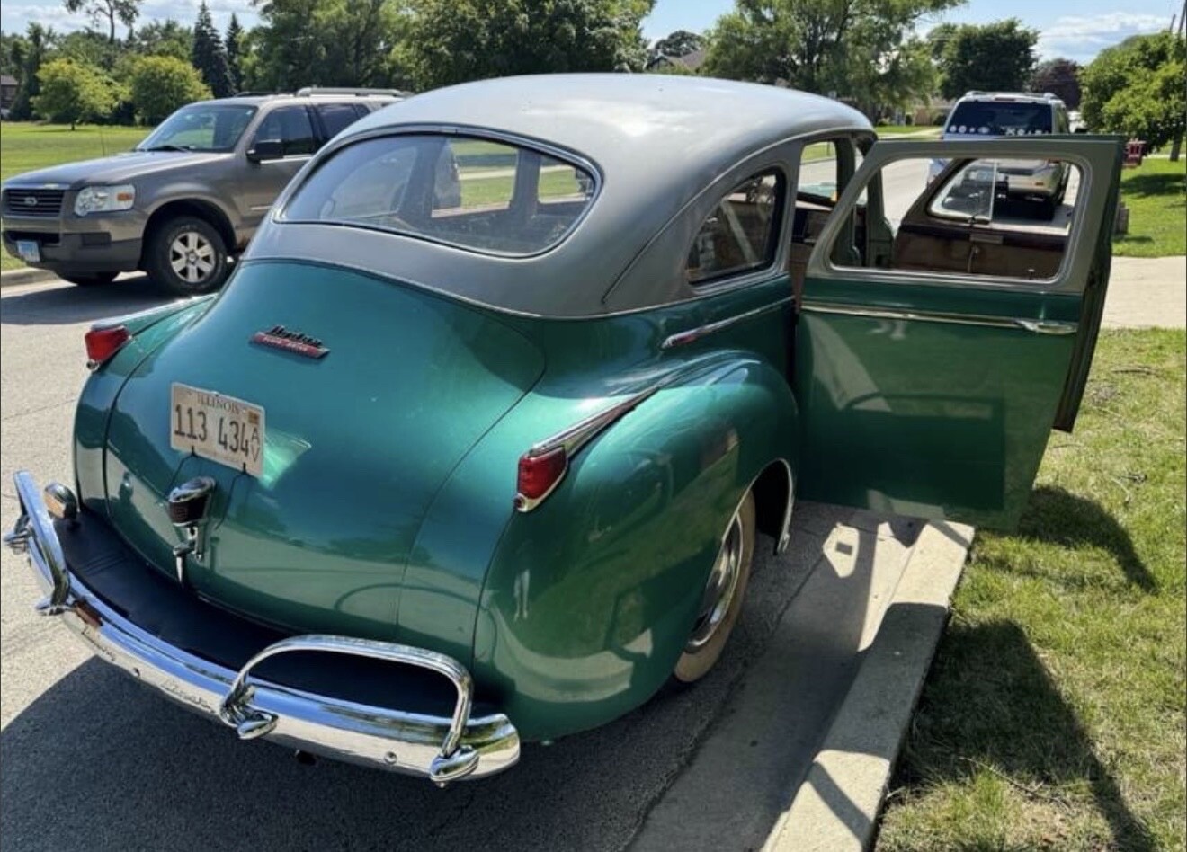Dodge-Deluxe-1941-2