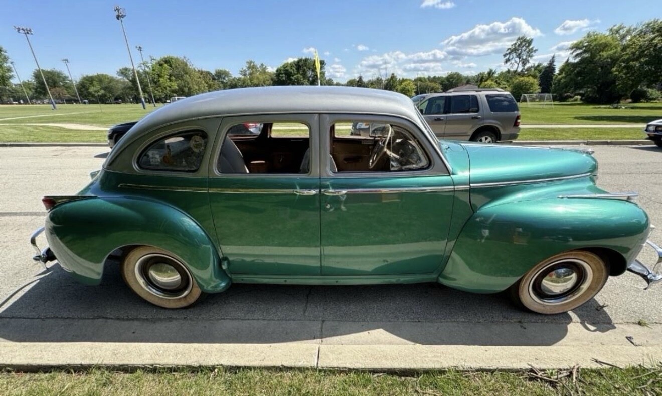 Dodge-Deluxe-1941-3