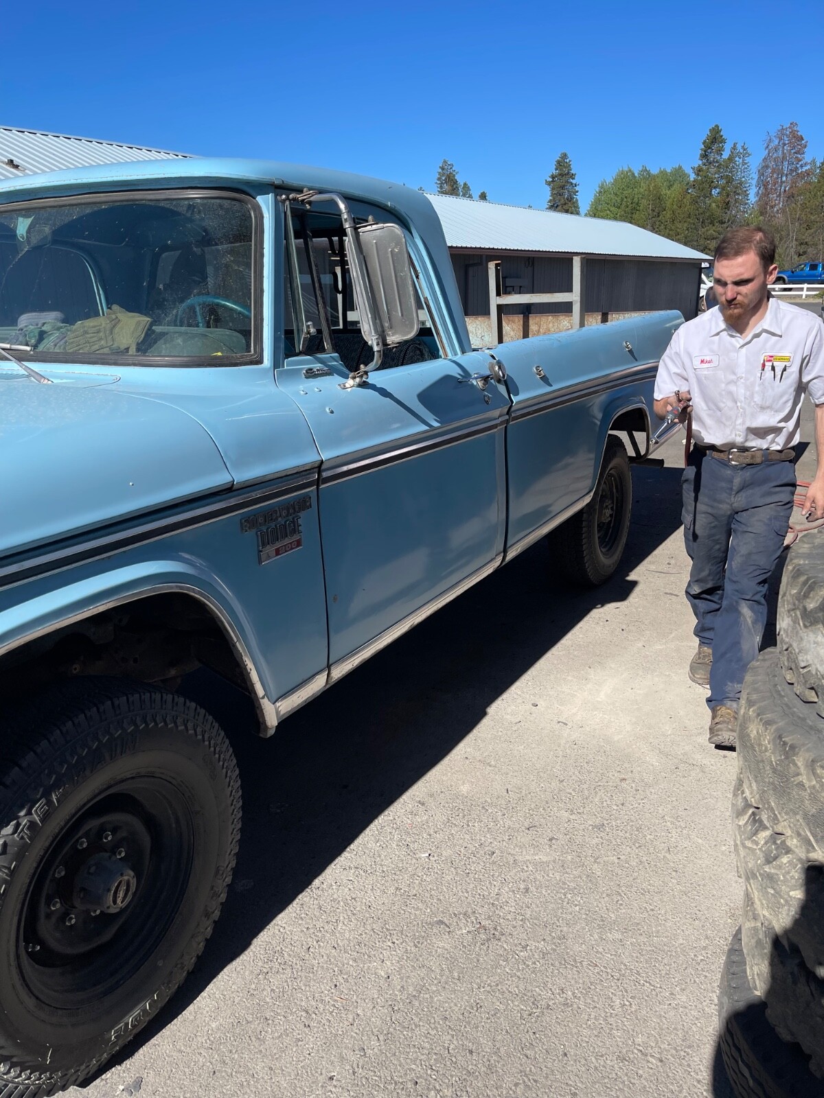 Dodge-Power-Wagon-1970-pick-up-21