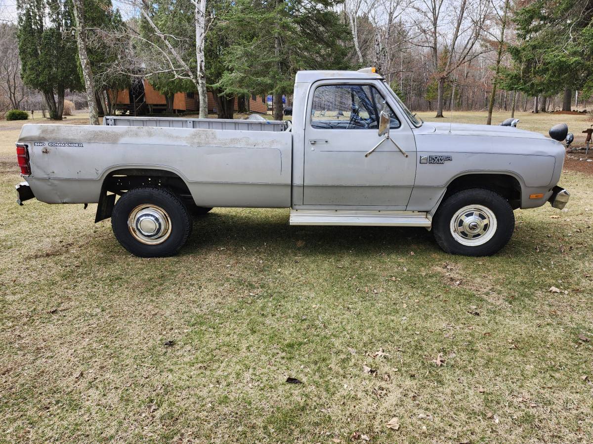 Dodge-Power-ram-250-1983-silver-1