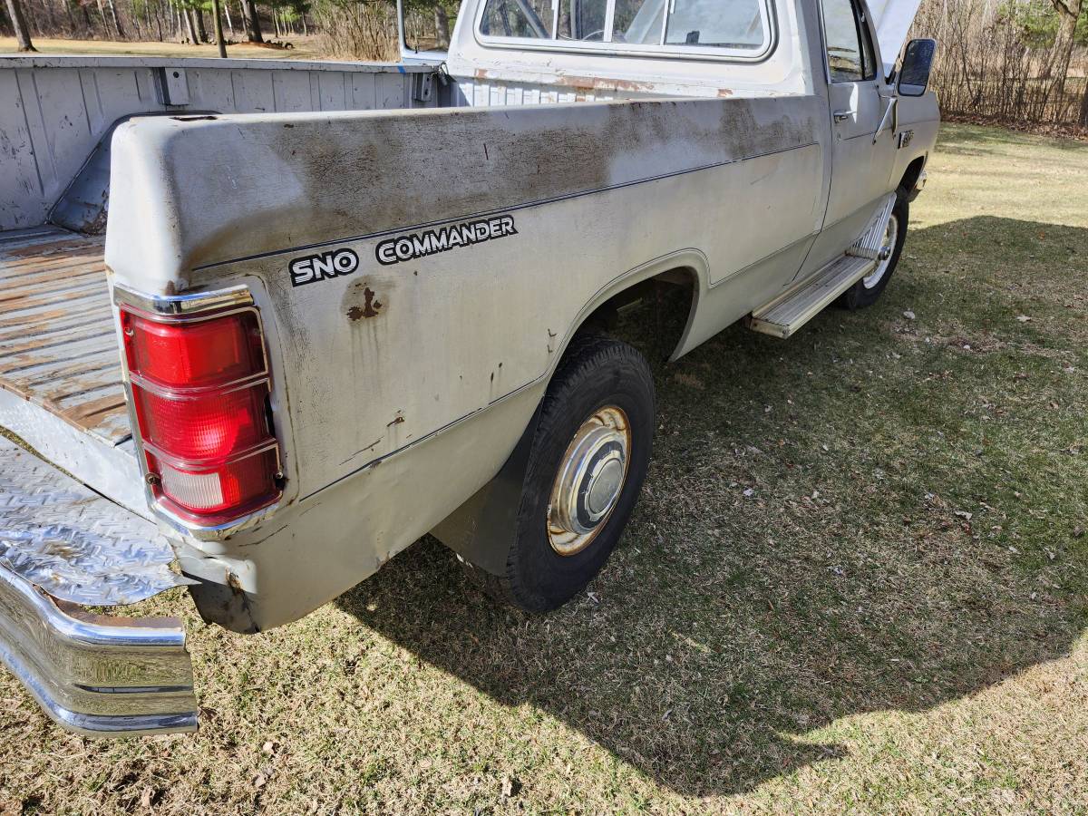 Dodge-Power-ram-250-1983-silver-11