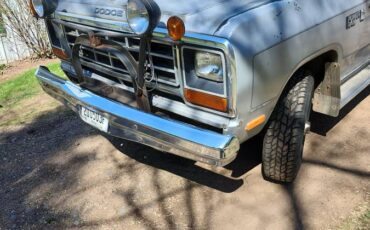Dodge-Power-ram-250-1983-silver-3